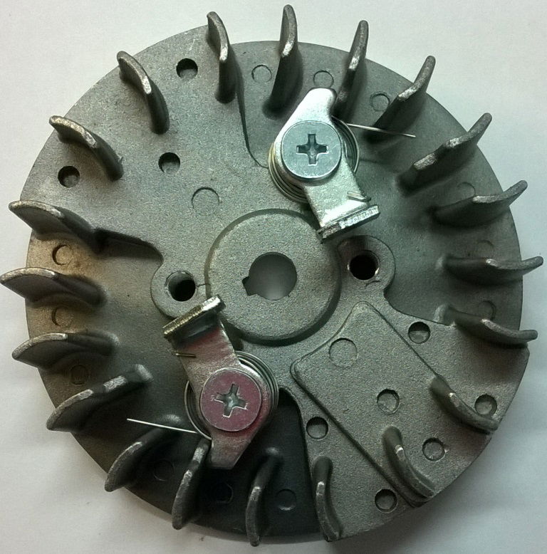  CHINY   LENDKERÉK KÍNAI Láncfűrész    38cc  termék fő termékképe