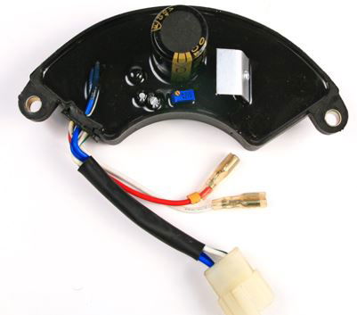  UNIVERZÁLIS   FESZÜLTSÉG SZABÁLYZÓ AVR 5-6kW 680uF 450V 1 FAZA  termék fő termékképe